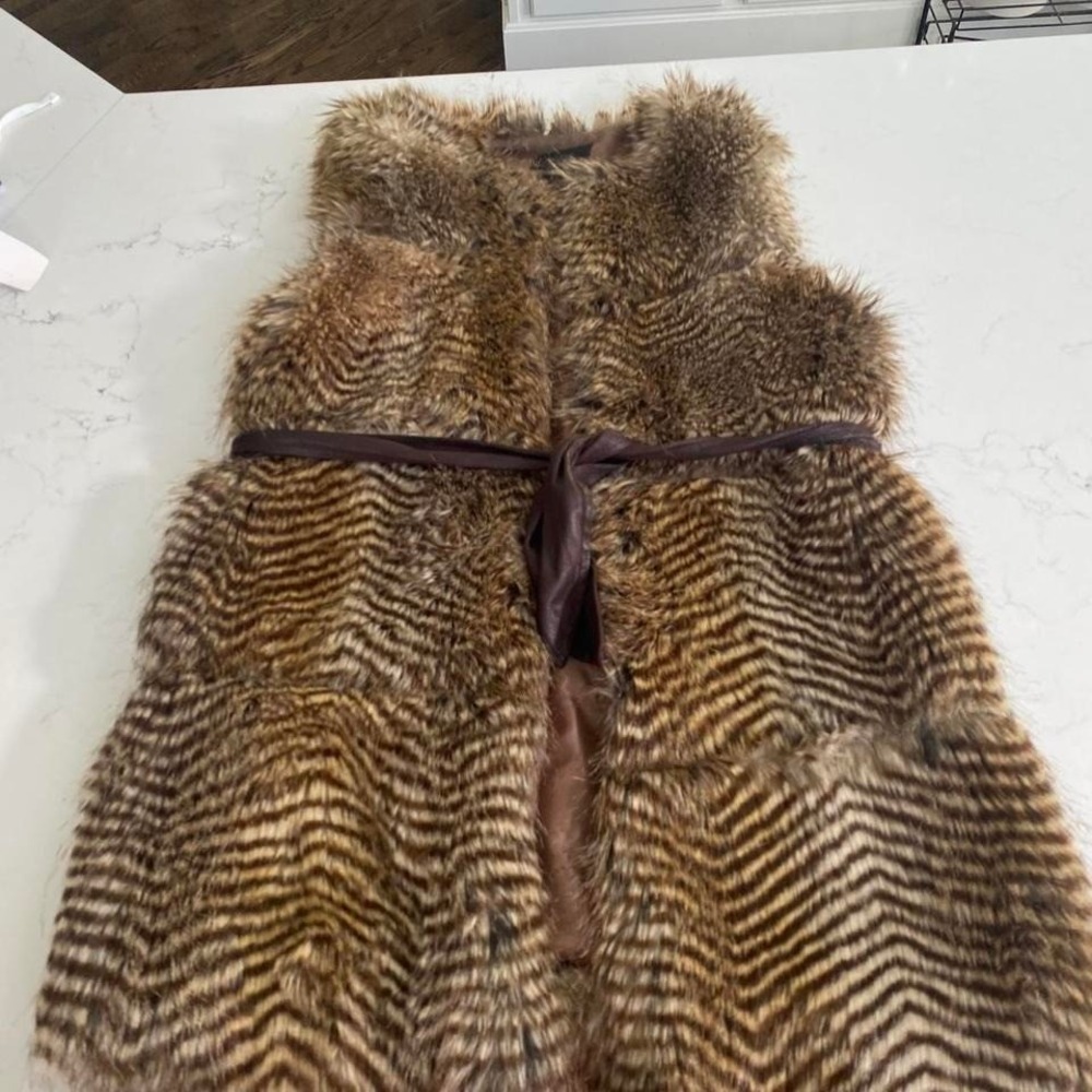 McGinn Fur Vest - Vintage Brown Pattern, Faux Fur, Leather Tie Belt‎ - Size M/L